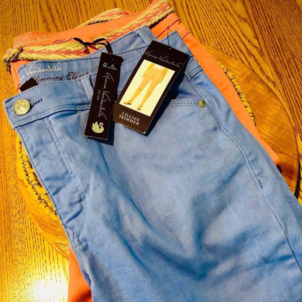 2nwt Gloria Vanderbilt slimming crops!